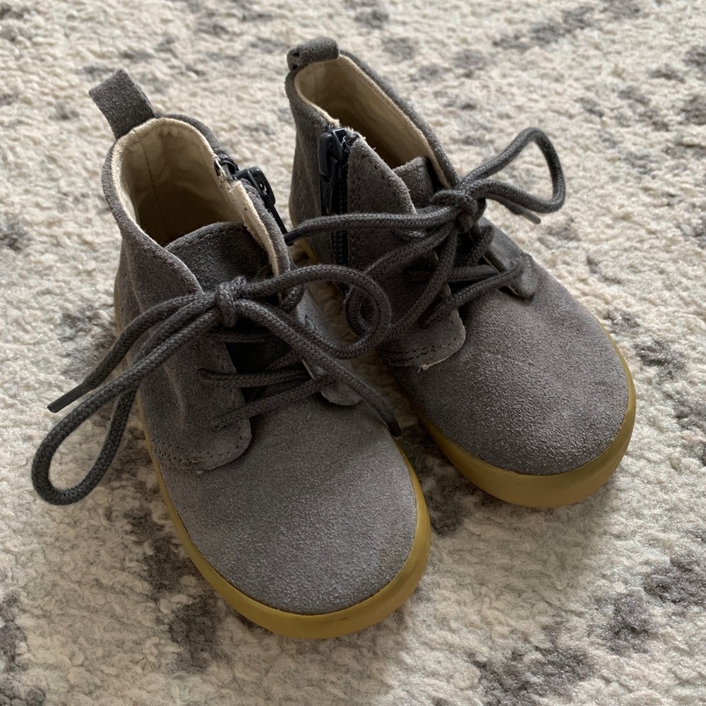 Toddler Boys Gray Suede Boots - size 6 - GAP